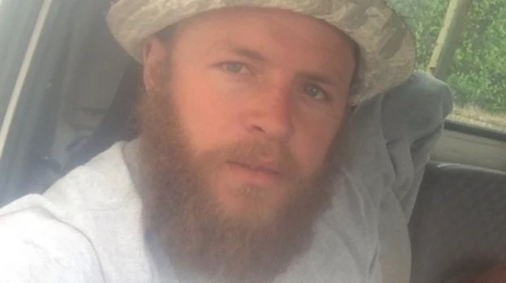 Em alguns casos, Kirk Bishop invadiu casas e gravou as pessoas fazendo sexo — Foto: BBC News