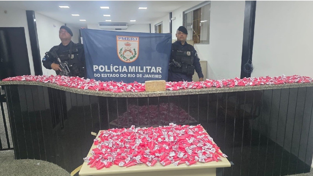 Mulher é presa com mais de mil pinos de cocaína em Itaperuna