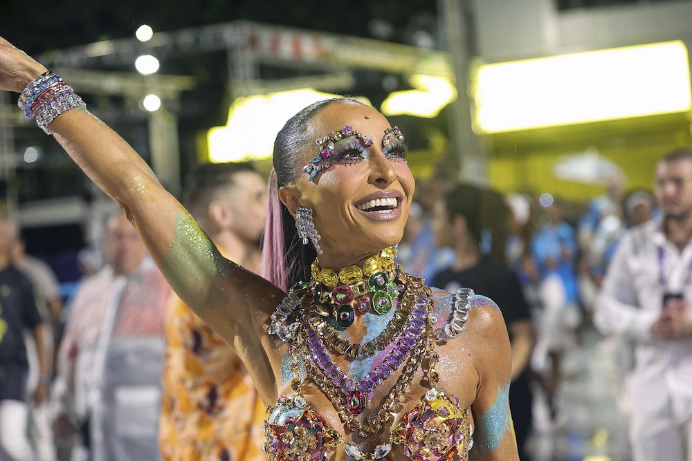 Última noite do Grupo Especial tem homenagens a ícones do carnaval e faz viagens ao Recife e a Cuba