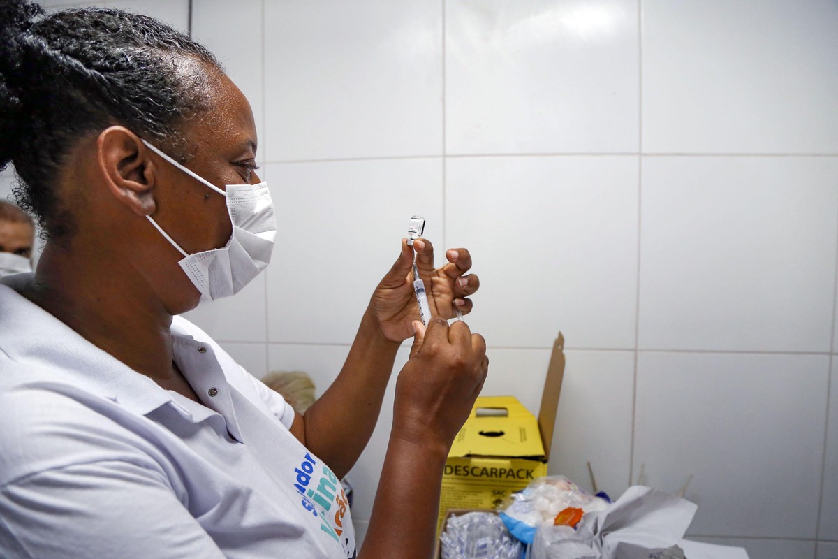 Salvador: grupos prioritários voltam a ser vacinados nessa quarta (16)