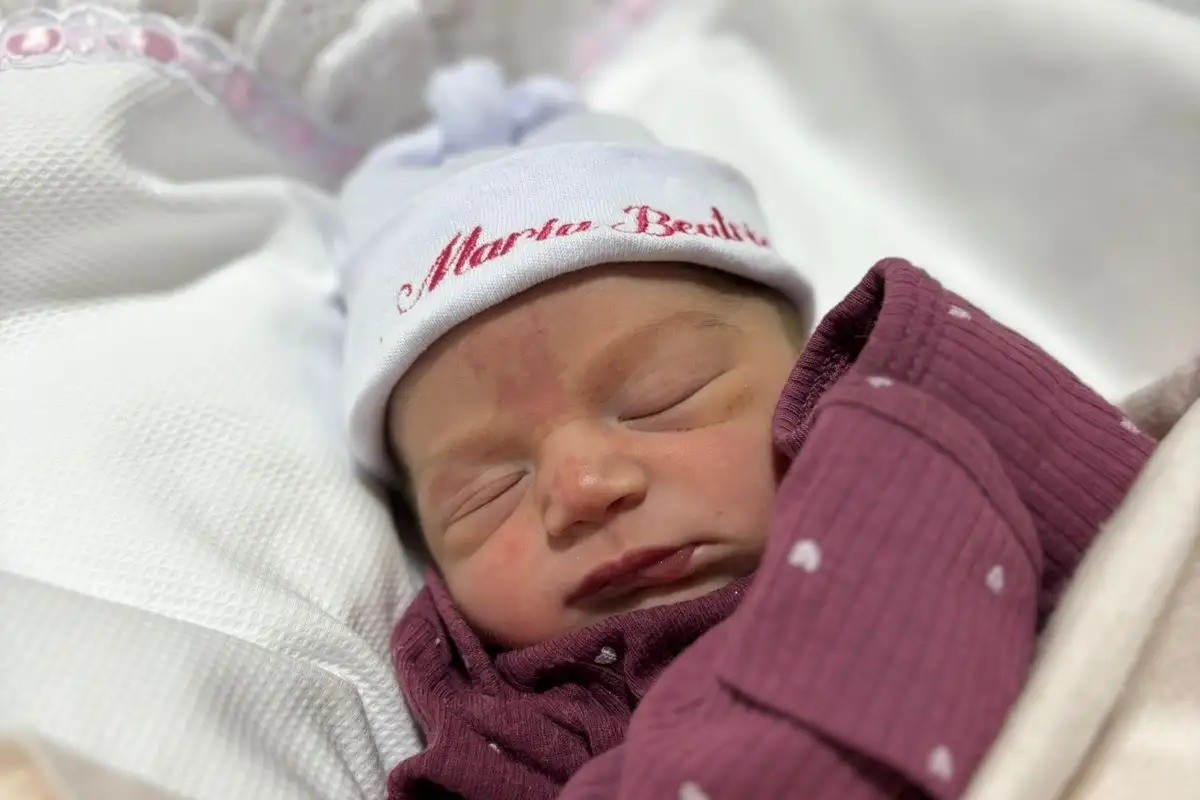 Primeira bebê de 2026 nasce minutos após a virada em Campo Grande