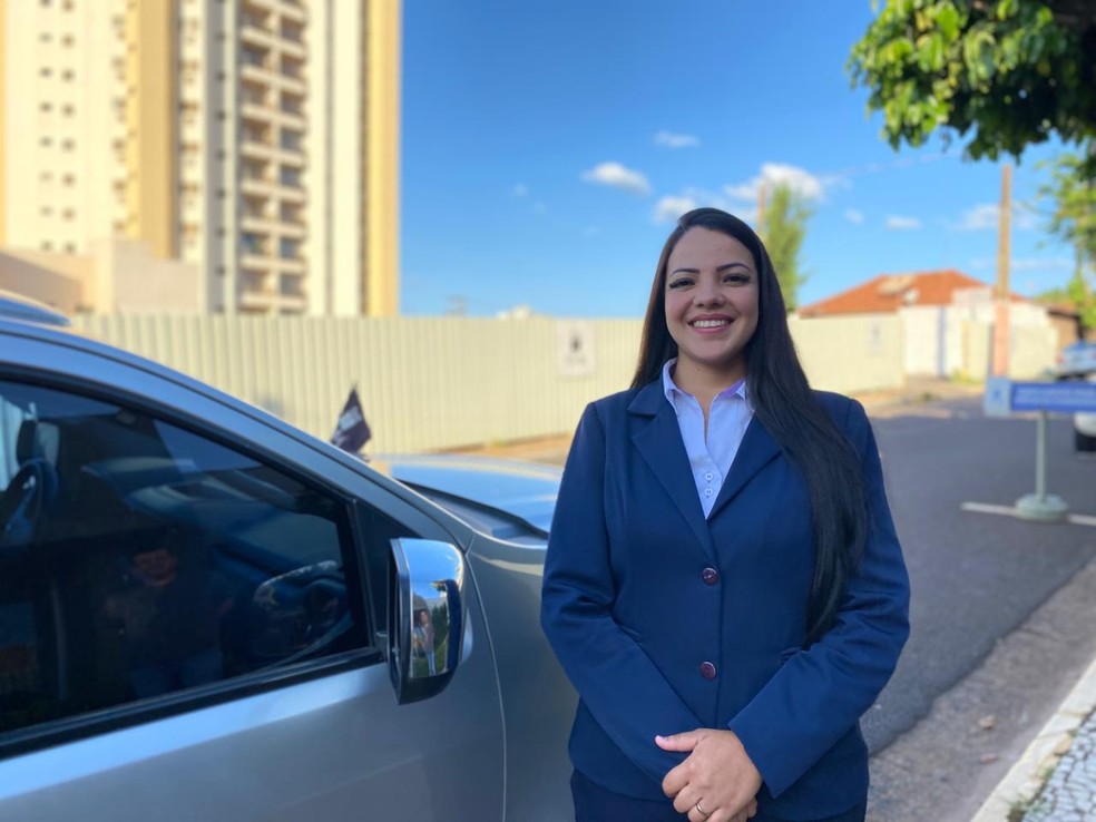 Maria Eduarda Bataliotti, de 27 anos, trabalha como agente funerária operacional e motorista em Presidente Prudente (SP) — Foto: Beatriz Jarins/g1