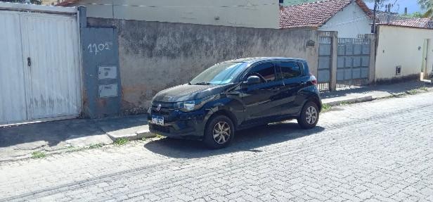 PM vai a imóvel após suspeita de violência doméstica e encontra carro furtado, em Governador Valadares