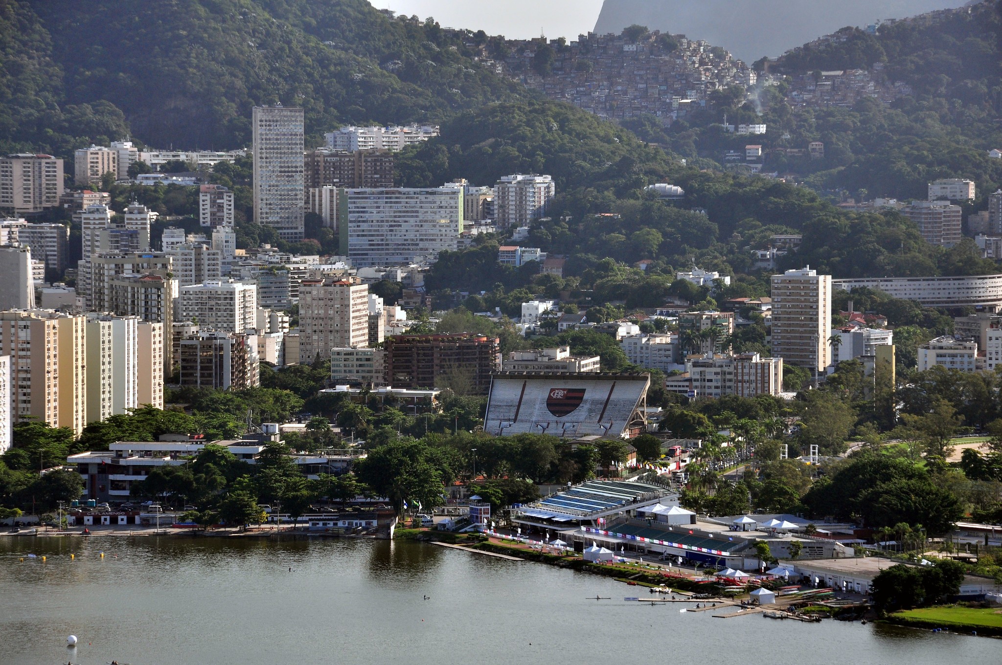 Flamengo é multado em R$ 902 mil por despejo irregular de esgoto na Lagoa Rodrigo de Freitas