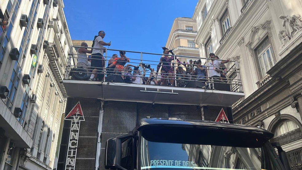 Bloco da Anitta arrasta multidão de fãs no Rio — Foto: Alexandre Henderson / TV Globo