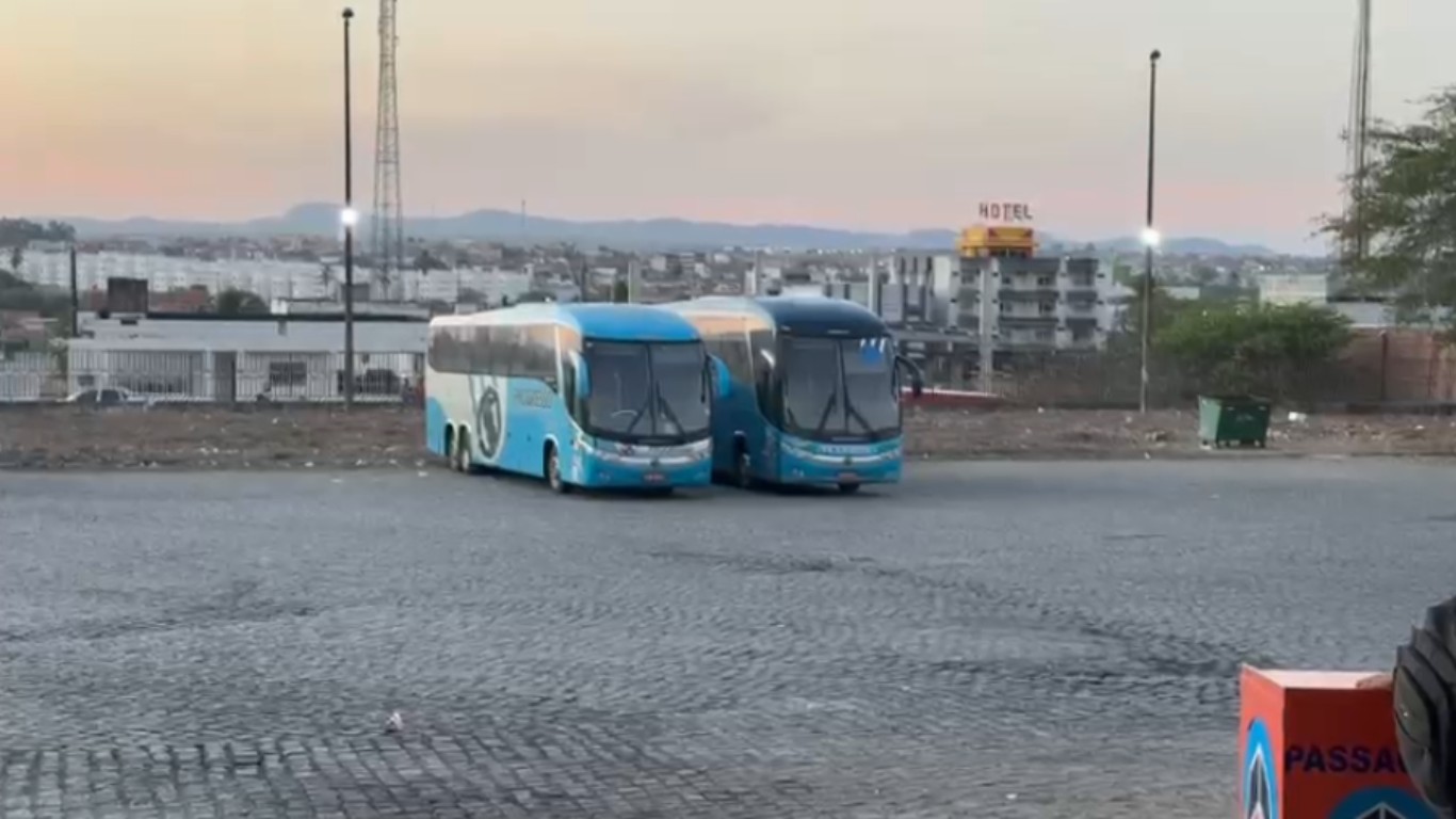Progresso assume linhas de ônibus da empresa do pai da governadora Raquel Lyra
