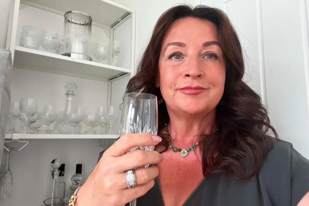 Ceri Evans comprou um anel de diamante de 3 mil libras (cerca de R$ 20,7 mil) ap&oacute;s o seu div&oacute;rcio &mdash; Foto: Ceri Evans