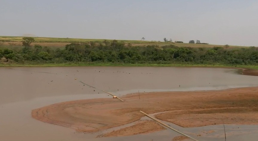 Pontos de Cosmópolis enfrentam falta de água e nível da represa é baixo