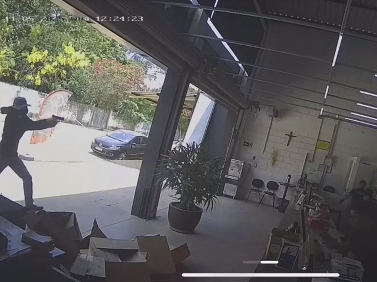 VÍDEO: Homem é baleado dentro de loja em Divinópolis