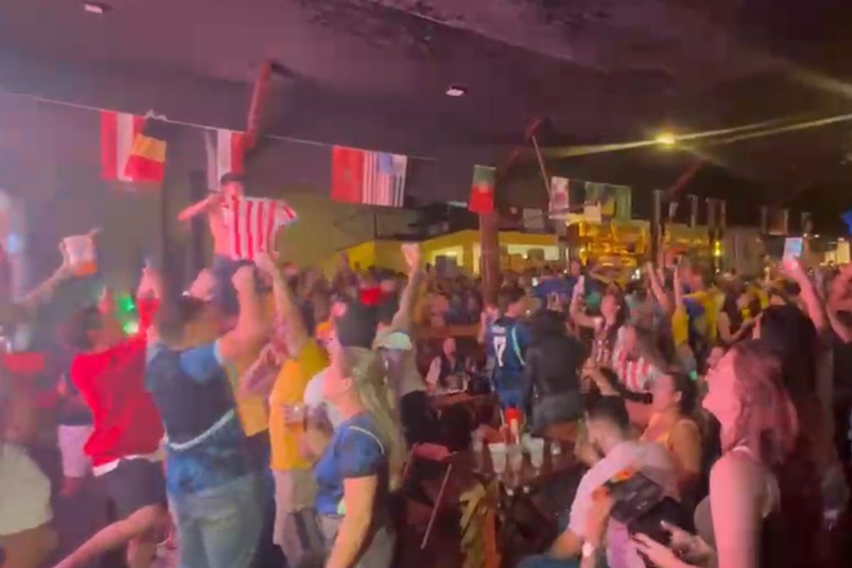 Festa na fronteira: Brasiguaios comemoram classificação de Brasil e Paraguai na Copa do Mundo 
