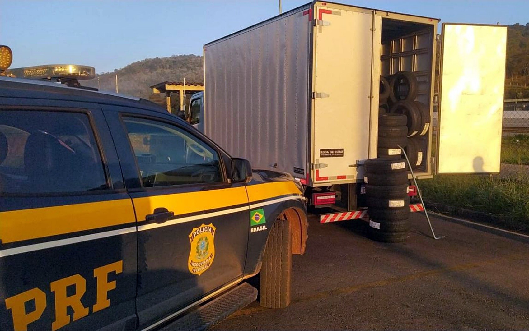 Cinco são presos após roubo de carga de pneus na Fernão Dias, em MG; caminhão clonado e carga são recuperados