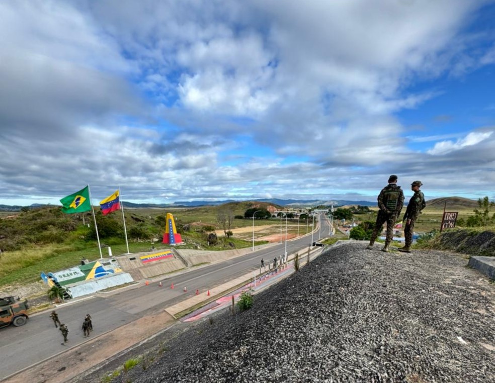 Militares do Exército na fronteira do Brasil com a Venezuela, após ataque do EUA no país vizinho — Foto: PM/Divulgação