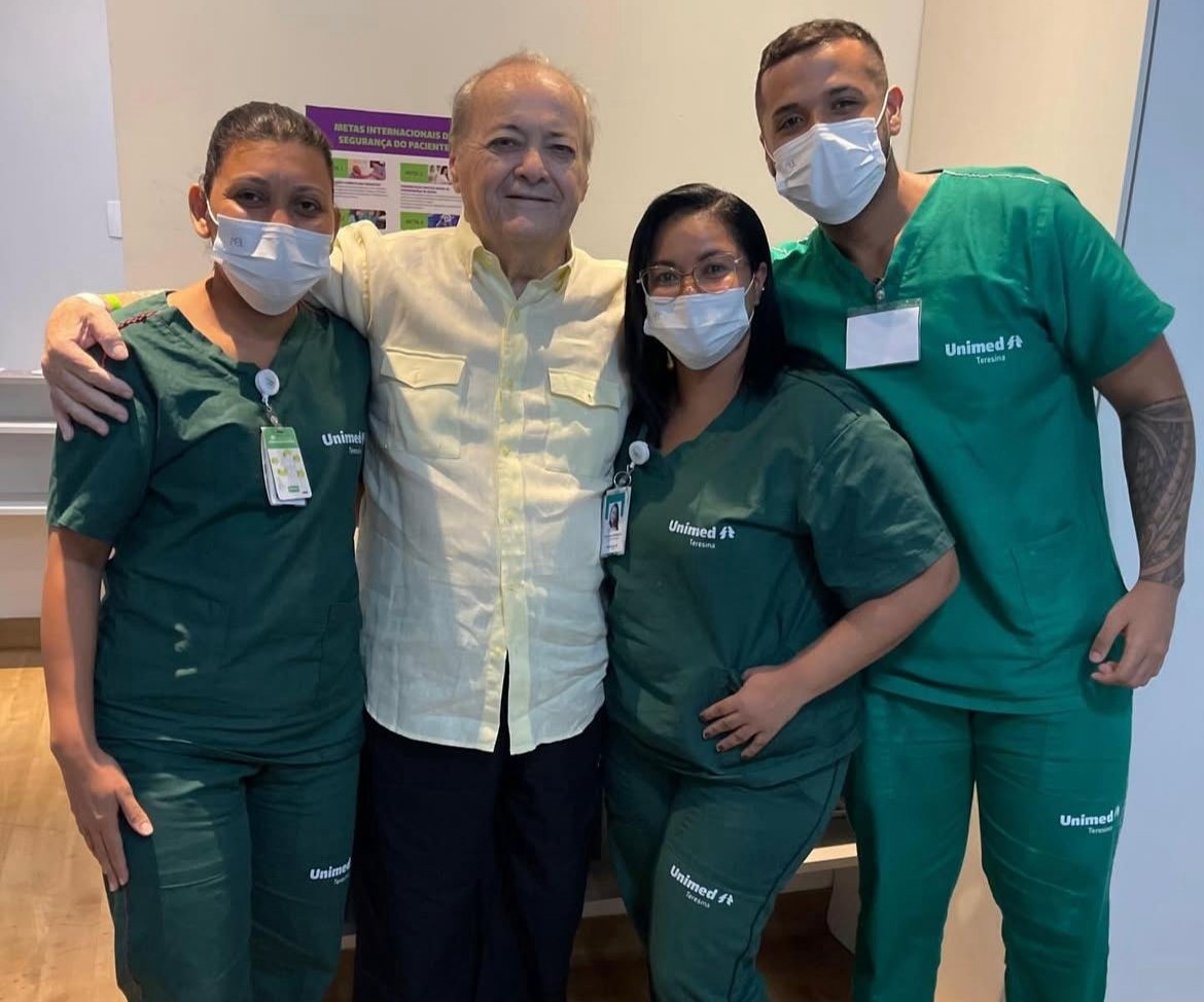 Prefeito Silvio Mendes recebe alta médica após quatro dias de internação em Teresina