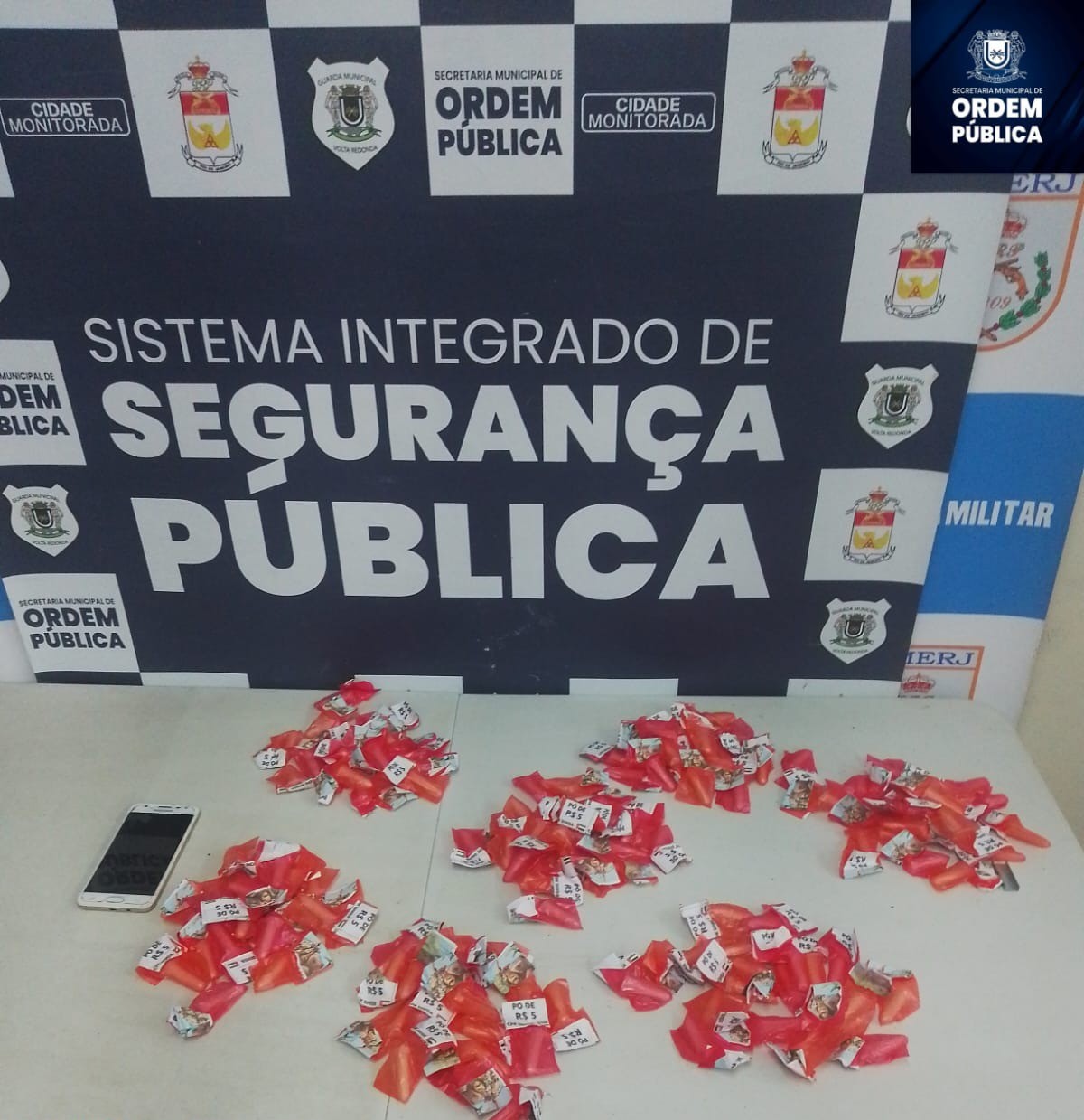 Homem é preso com drogas em Volta Redonda