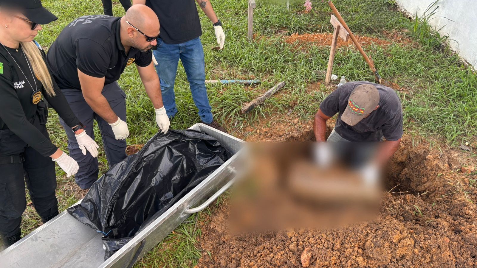 Polícia exuma corpo de bebê para investigar negligência médica durante parto em Roraima 