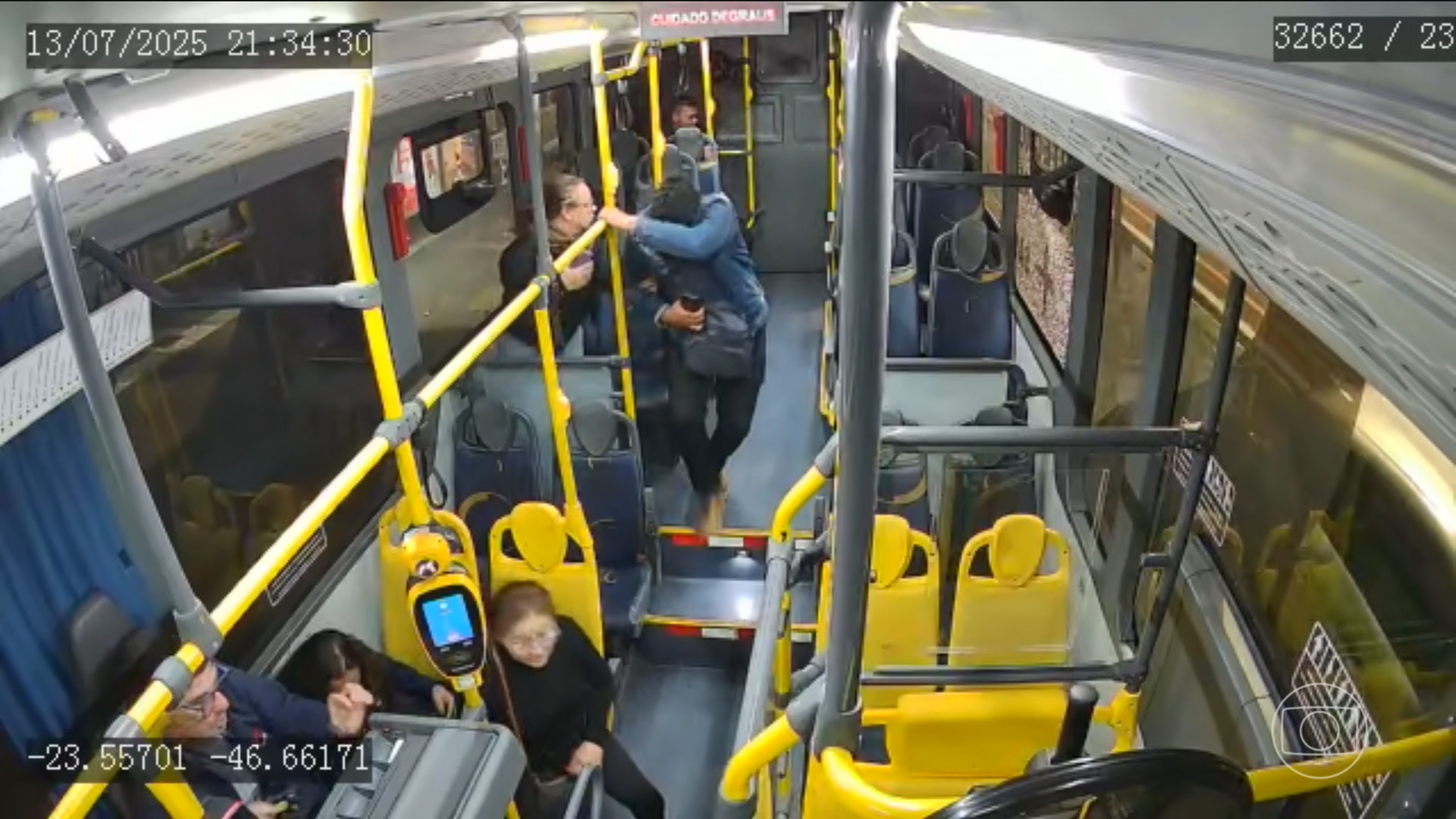 Passa de 700 o número de ônibus atacados na Grande São Paulo e na Baixada Santista em pouco mais de um mês