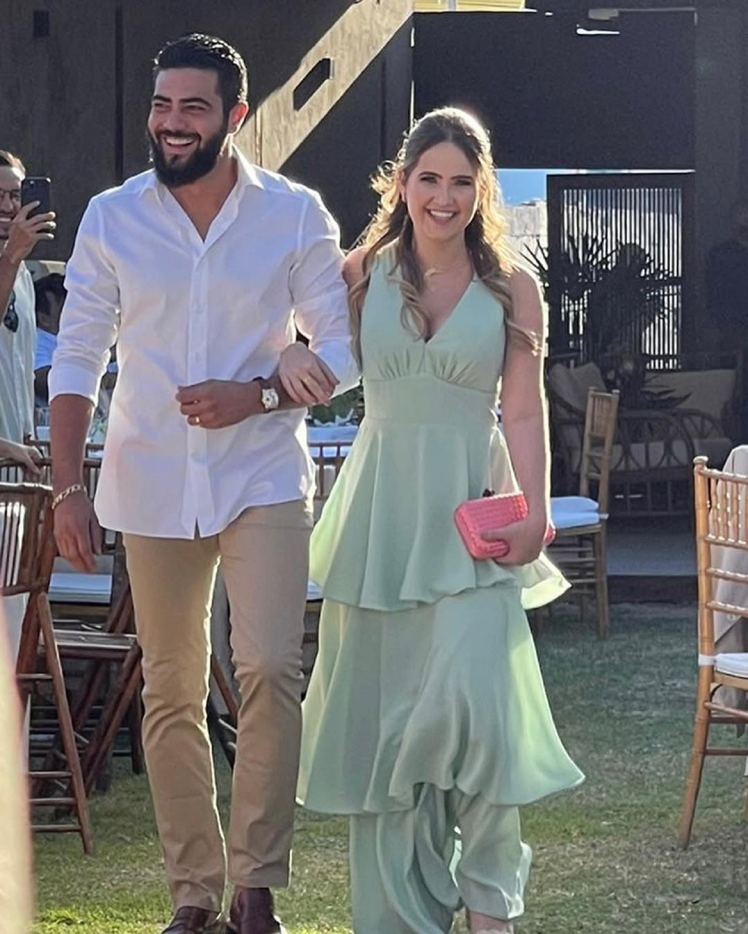 Mulher do sertanejo Henrique tentou fugir da abordagem antes de ser presa nos EUA, diz polícia de Orlando 