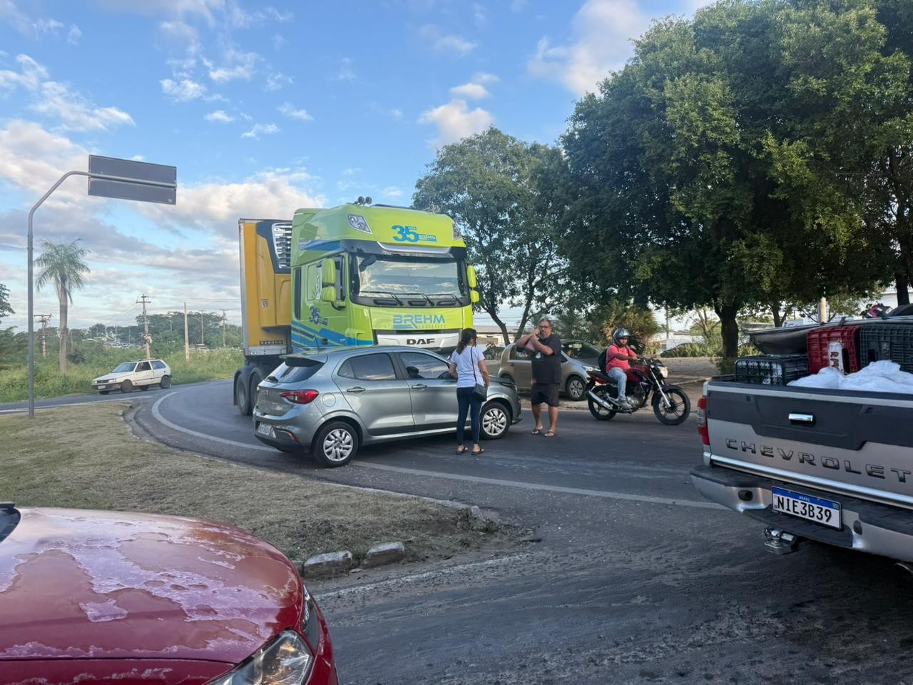 Acidentes entre três ônibus e de carreta com carro causam congestionamentos em Teresina 