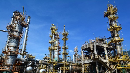 Ações da Petrobras disparam 4% após ataques de Israel ao Irã