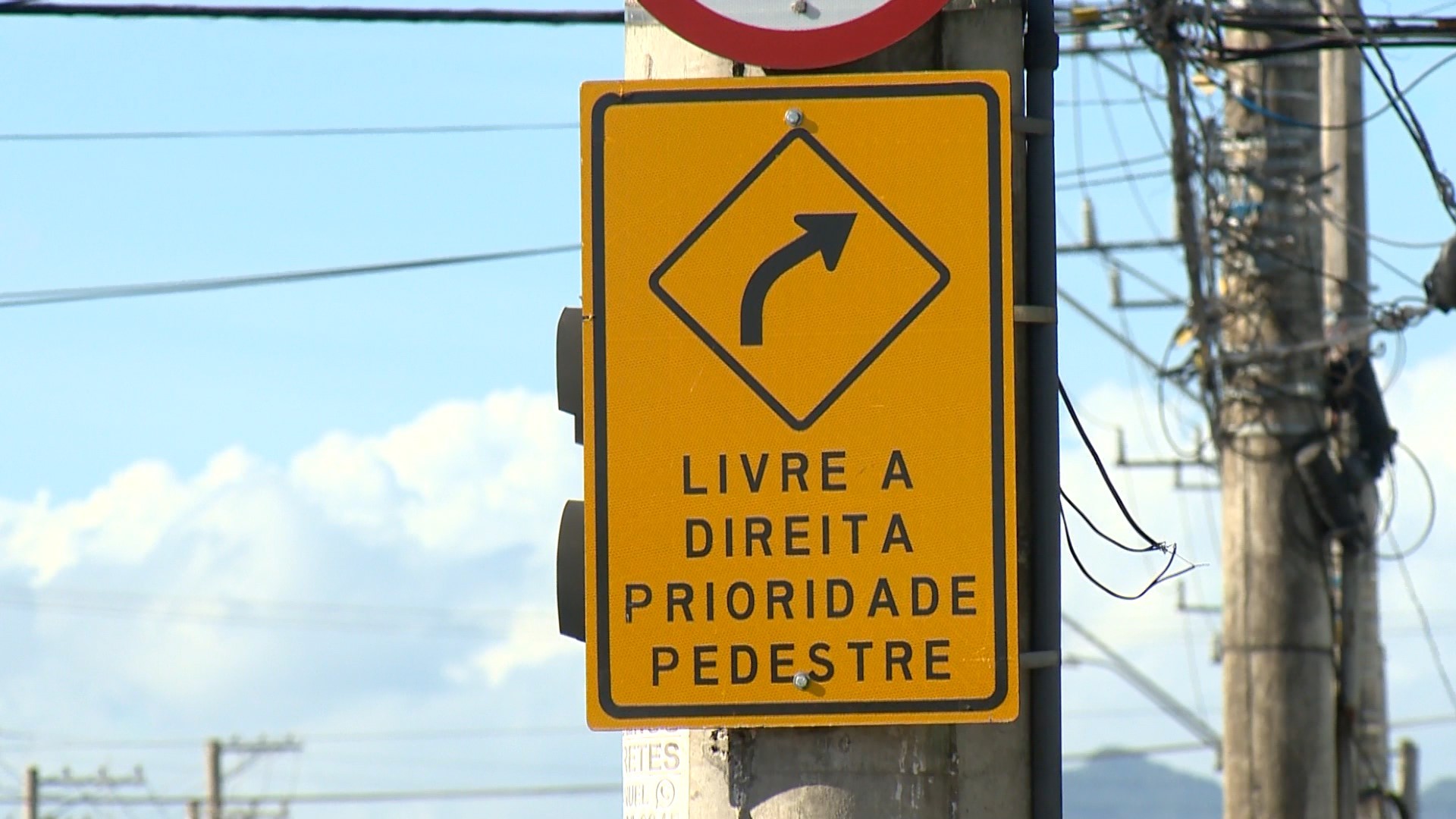 Prefeitura de Taubaté amplia sistema de conversão livre à direita na cidade; veja locais