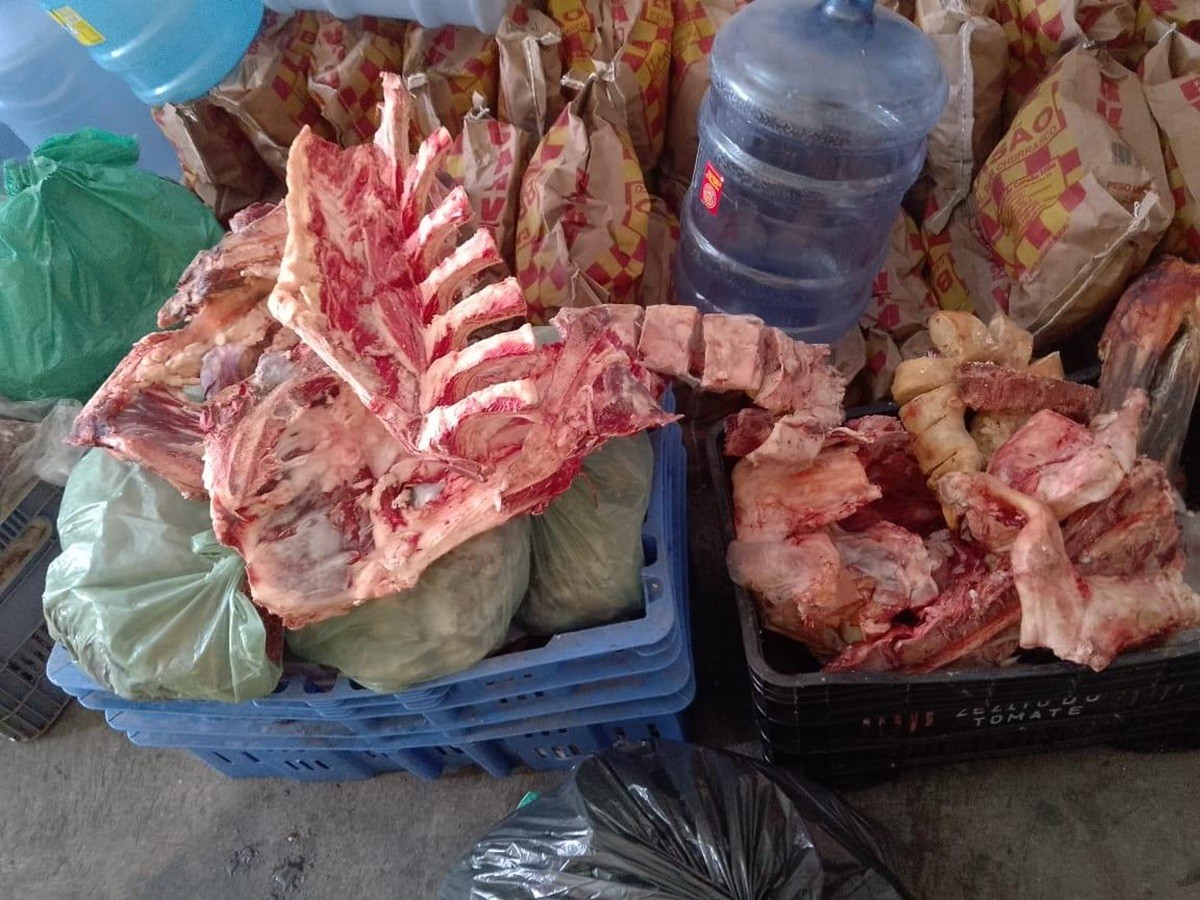 Vigilância Sanitária apreende 320 kg de carne imprópria em supermercado de Maceió