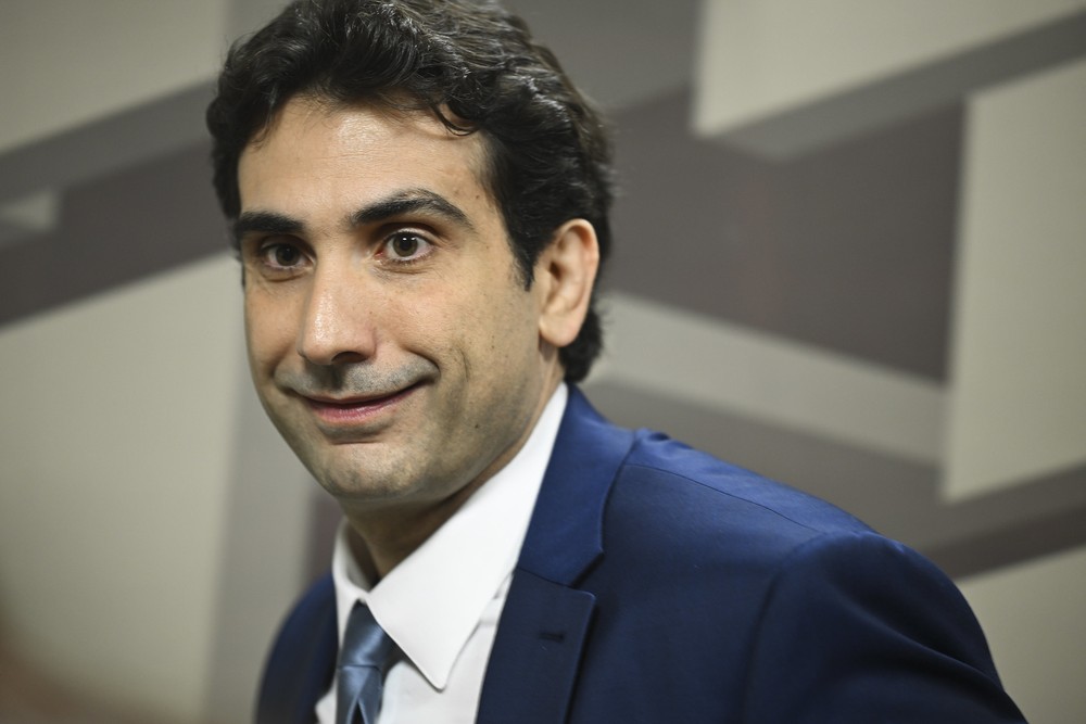 Presidente do Banco Central sugere redução de prazos de quitação de cartões para conter endividamento