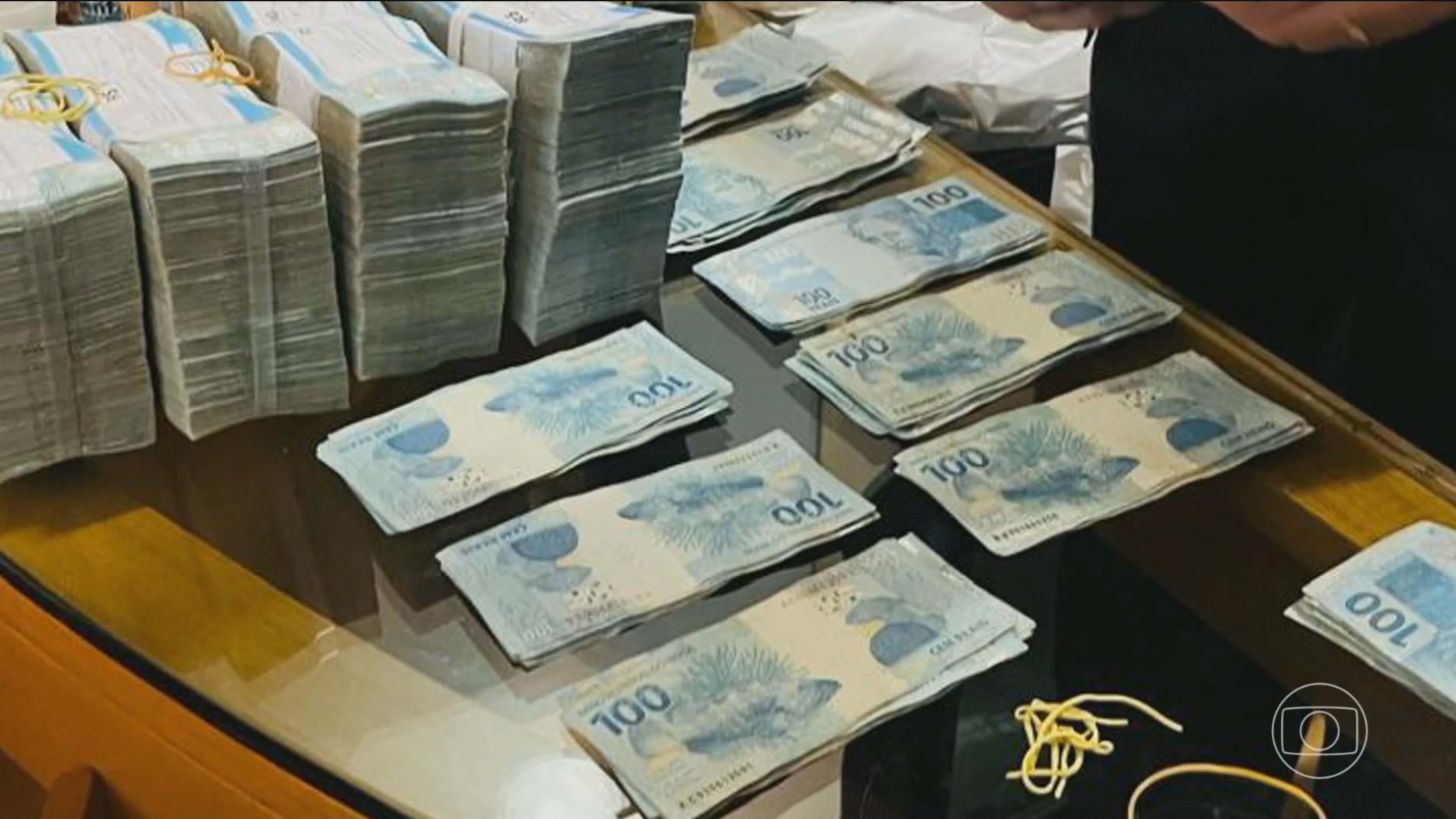 Deputados Sóstenes Cavalcante e Carlos Jordy, ambos do PL, são alvo de operação da PF por suspeita de desvio de verba pública