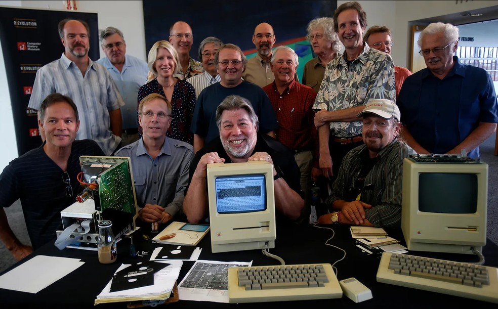 O Macintosh 128K ocupa até hoje um lugar especial no coração dos primeiros funcionários da Apple que trabalharam na época do seu desenvolvimento — Foto: Getty Images via BBC