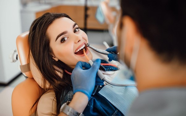 Demora no dentista? Clínica goiana entrega exames e consulta em 1 hora