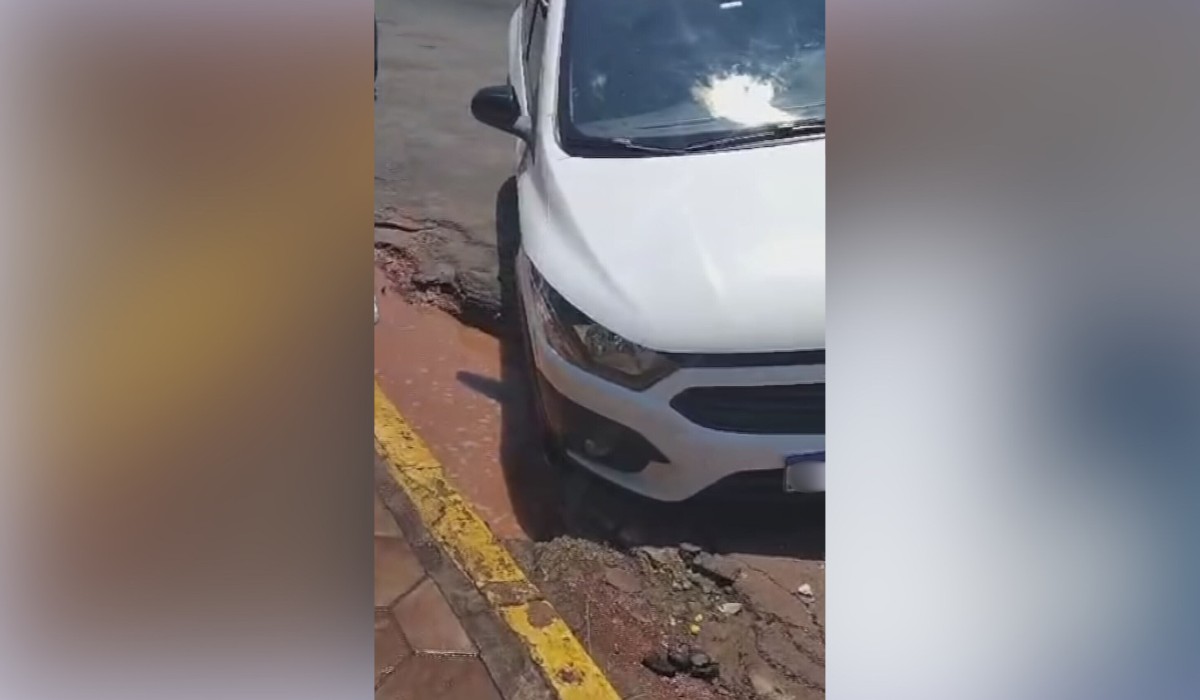 ‘População está indignada, pedindo socorro’: buracos no asfalto dificultam trânsito e causam prejuízos no interior de SP 
