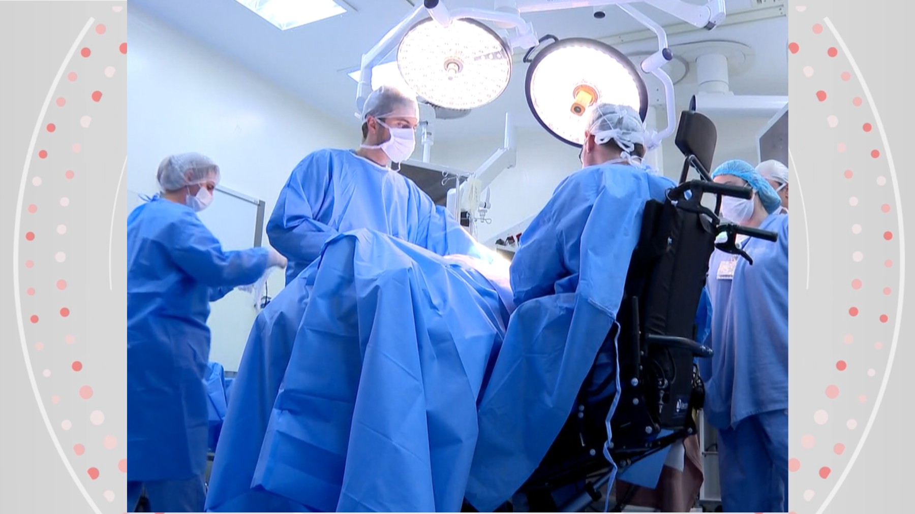 Três anos depois de ficar paraplégico, médico volta a fazer cirurgias com ajuda de cadeira de rodas adaptada em Curitiba: 'Parecia impossível'