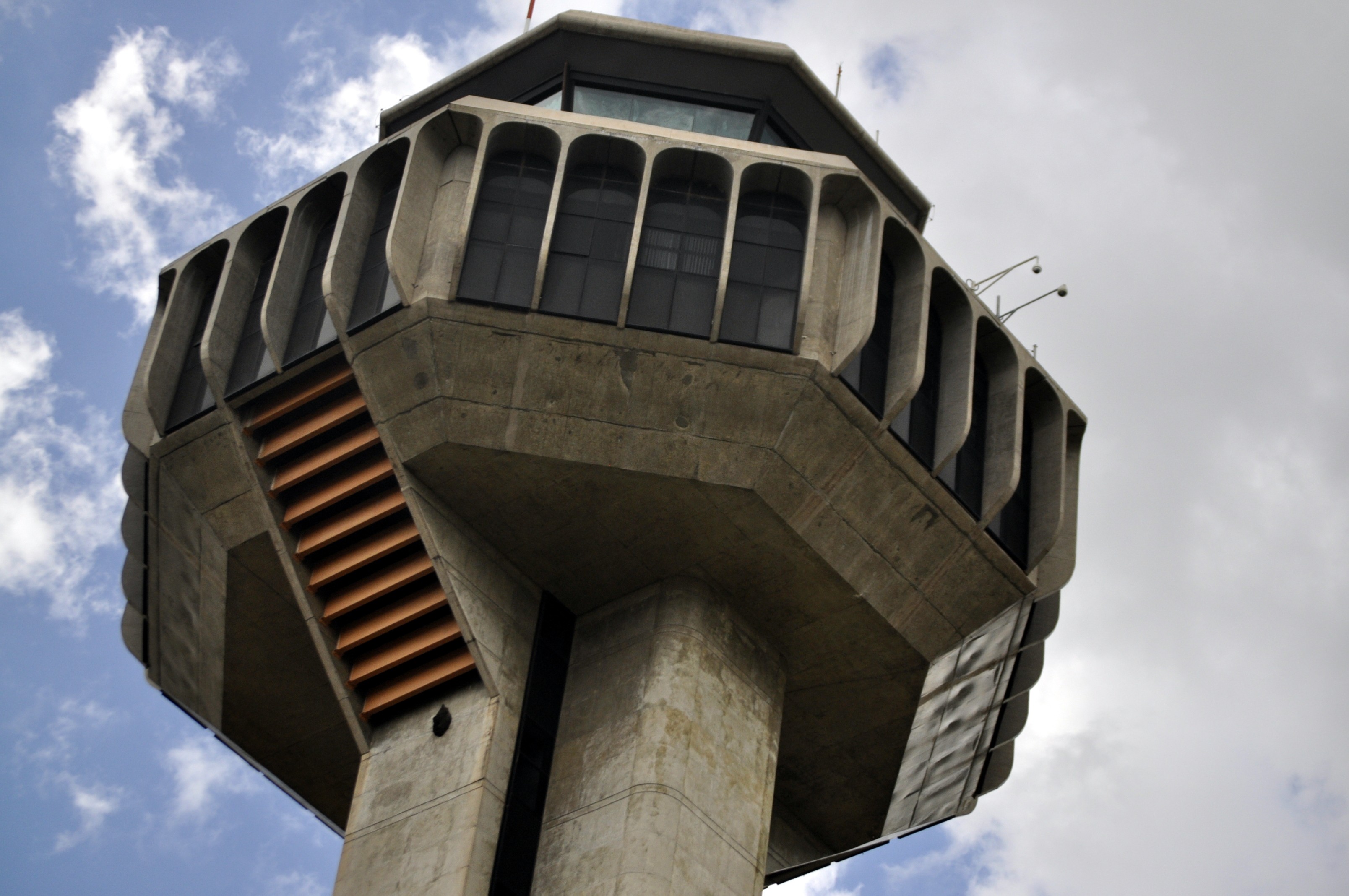 'Não temos certeza se teremos freio': áudios revelam diálogos de piloto com torre antes de pouso de emergência em Campinas