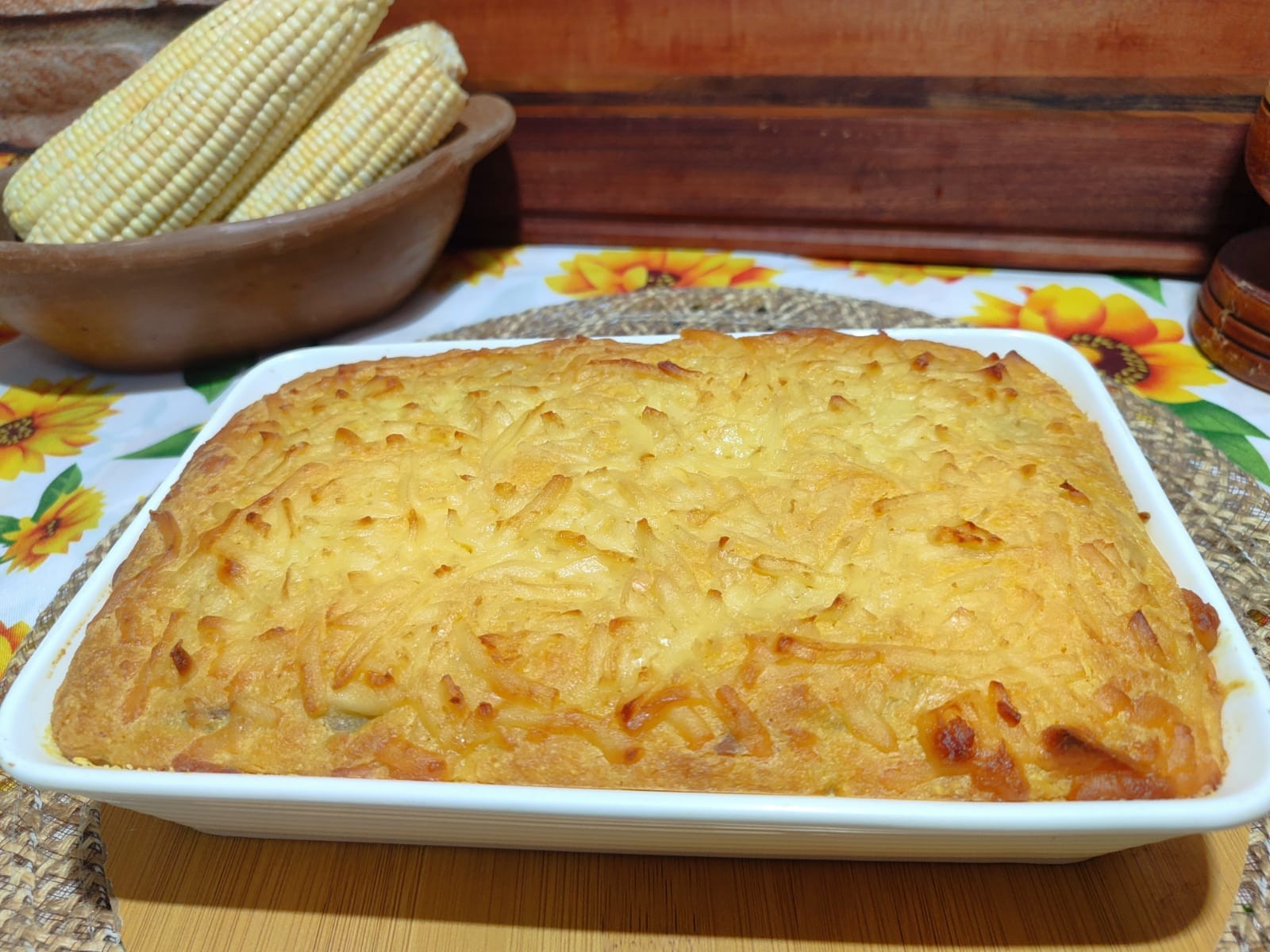 Aprenda a preparar uma torta de milho verde com carne de sol cremosa