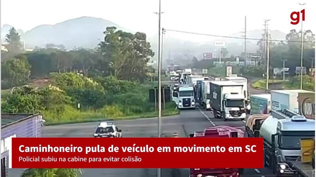 Motorista pula de caminho em movimento, e policial sobe na cabine para evitar coliso