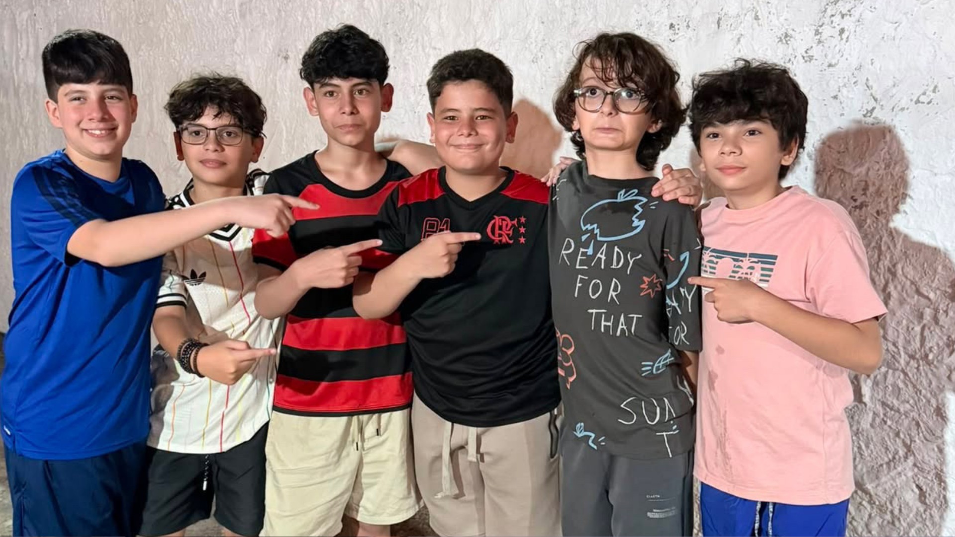 Mãe faz surpresa para filho, o reúne com amigos após 7 meses separados e encontro viraliza no MA