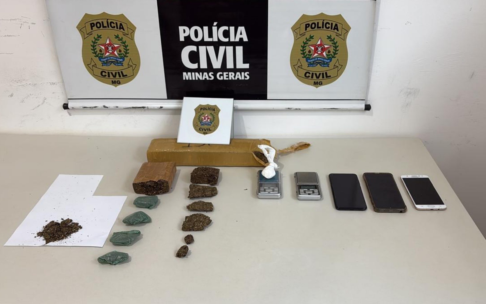 Polícia Civil prende quatro em operação contra tráfico e crimes patrimoniais em Nova Resende, MG