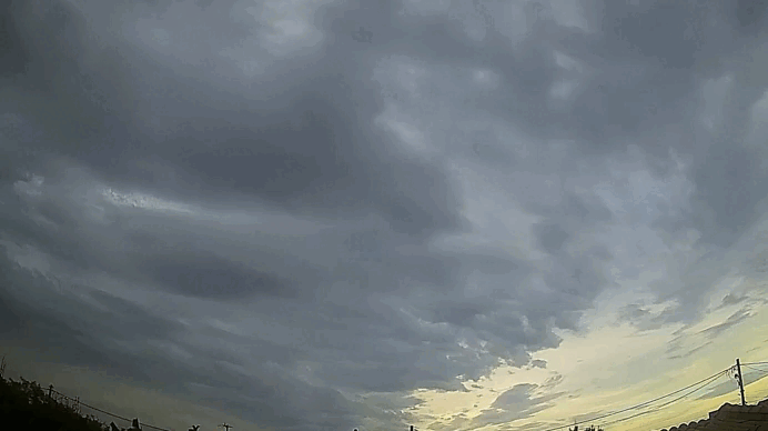 Com avanço de frente fria, Defesa Civil emite dois avisos para chuvas intensas e queda de granizo no RS