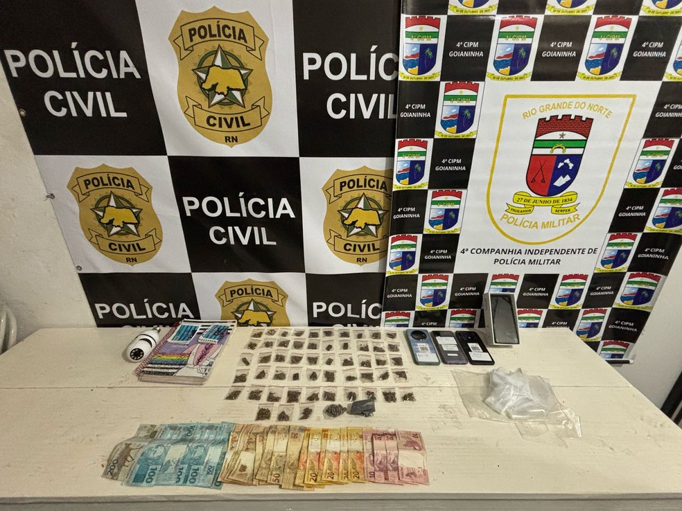 Mãe e filho são presos em flagrante por tráfico de drogas em praia do RN — Foto: Polícia Civil/Divulgação