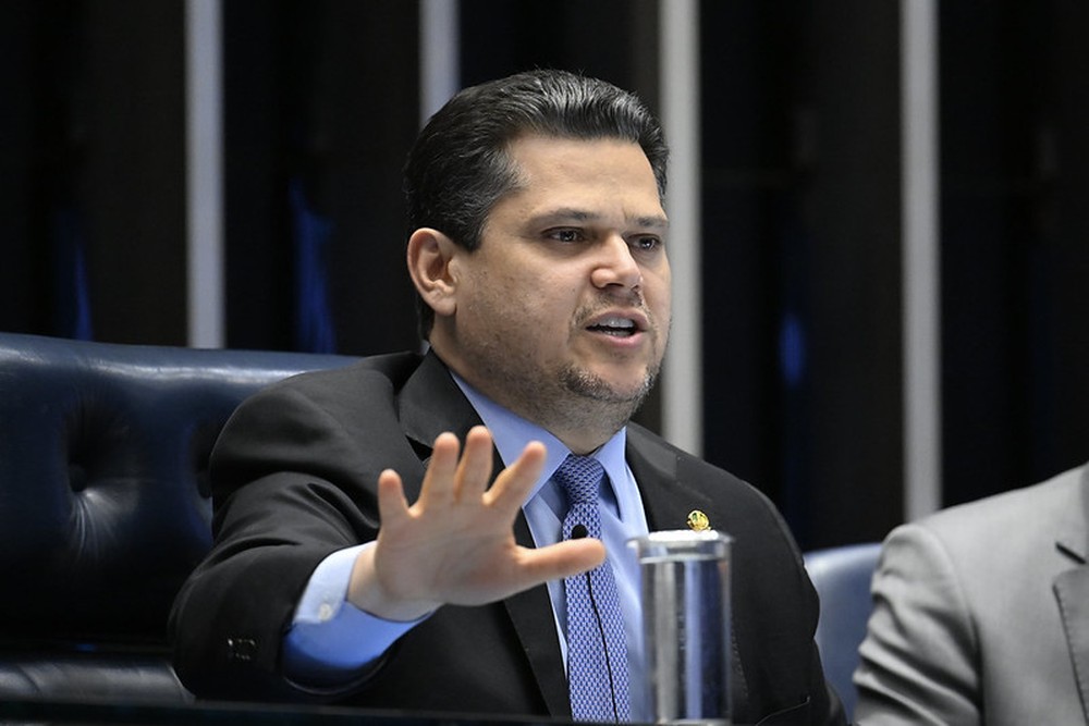 Alcolumbre e ministro da Fazenda discutem projetos com impacto fiscal superior a R$ 270 bilhões