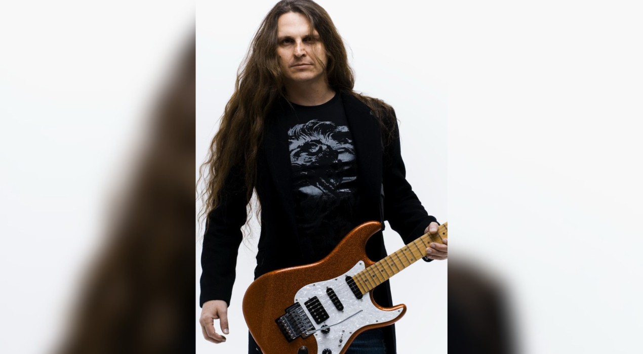 Guitarrista Edu Ardanuy, ex-Dr. Sin, faz workshop e show em escola de Sorocaba