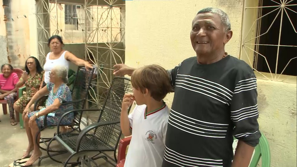 Chico César celebra retorno a Catolé do Rocha para regravar clipe
