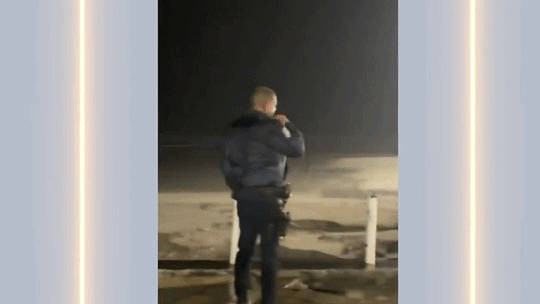 VÍDEO: guarda civil é engolido por buraco após calçada ceder no litoral paulista