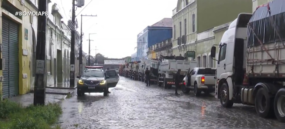 Demolições no Porto do Capim acontecem na manhã desta sexta-feira (15), em João Pessoa — Foto: Reprodução/TV Cabo Branco