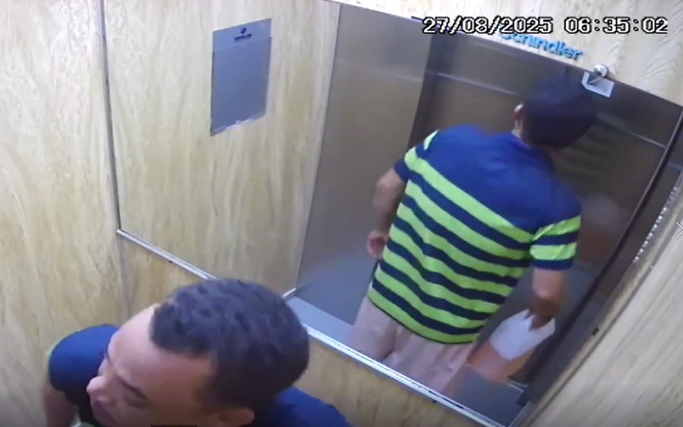 Câmera de segurança filmou homem com galão de gasolina no elevador — Foto: Arquivo pessoal