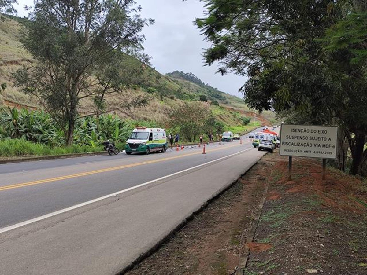 Carro na contramão bate em duas motos e deixa homem morto em acidente na BR-116 
