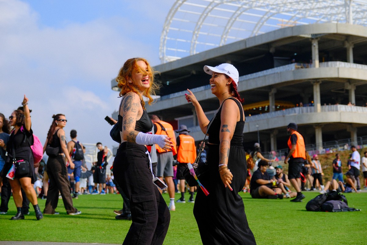 Shawn Mendes encerra sábado de Lollapalooza em dia que teve Alanis e hits virais