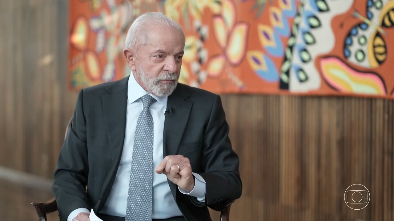 Barroso conversa com Lula e diz que resposta a Trump ficará para a política e a diplomacia