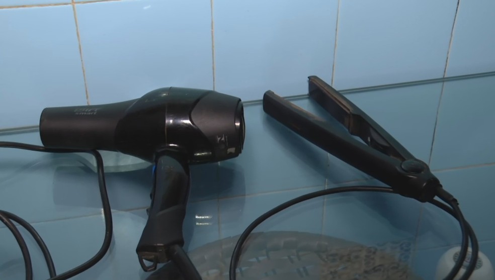 Secadores de cabelo e chapinhas podem oferecer riscos — Foto: Reprodução/TV Bahia