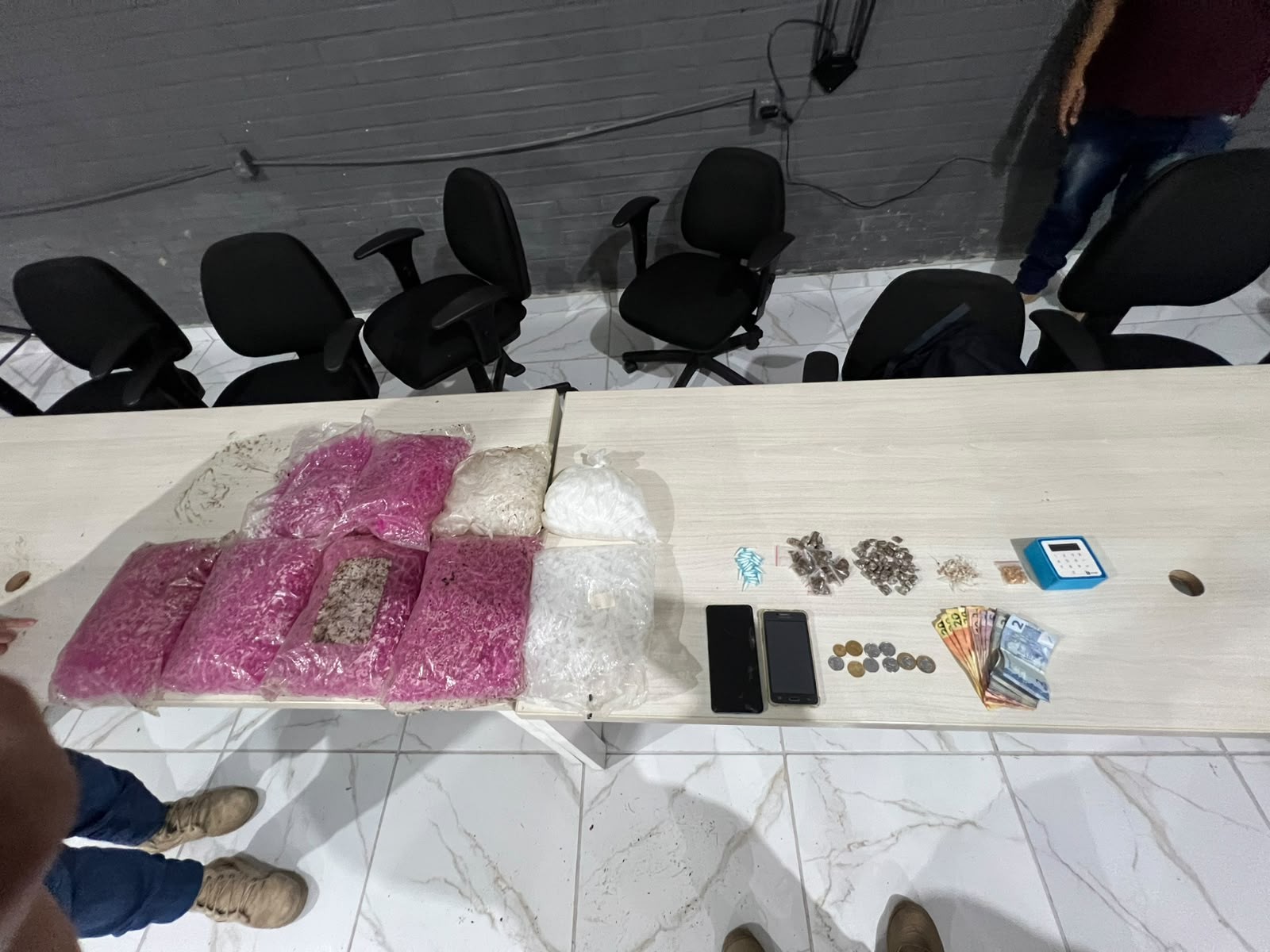 Mulher é presa por tráfico de drogas durante operação contra facções criminosas na PB