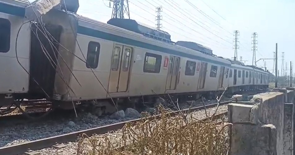 Trem da SuperVia descarrila perto da estação do Mercadão de Madureira